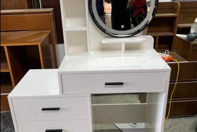 Bàn trang điểm BTD008