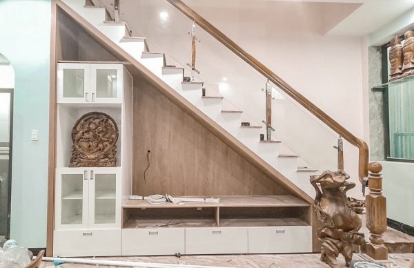 Nội thất tủ cầu thang nhựa tại Dĩ An Bình Dương