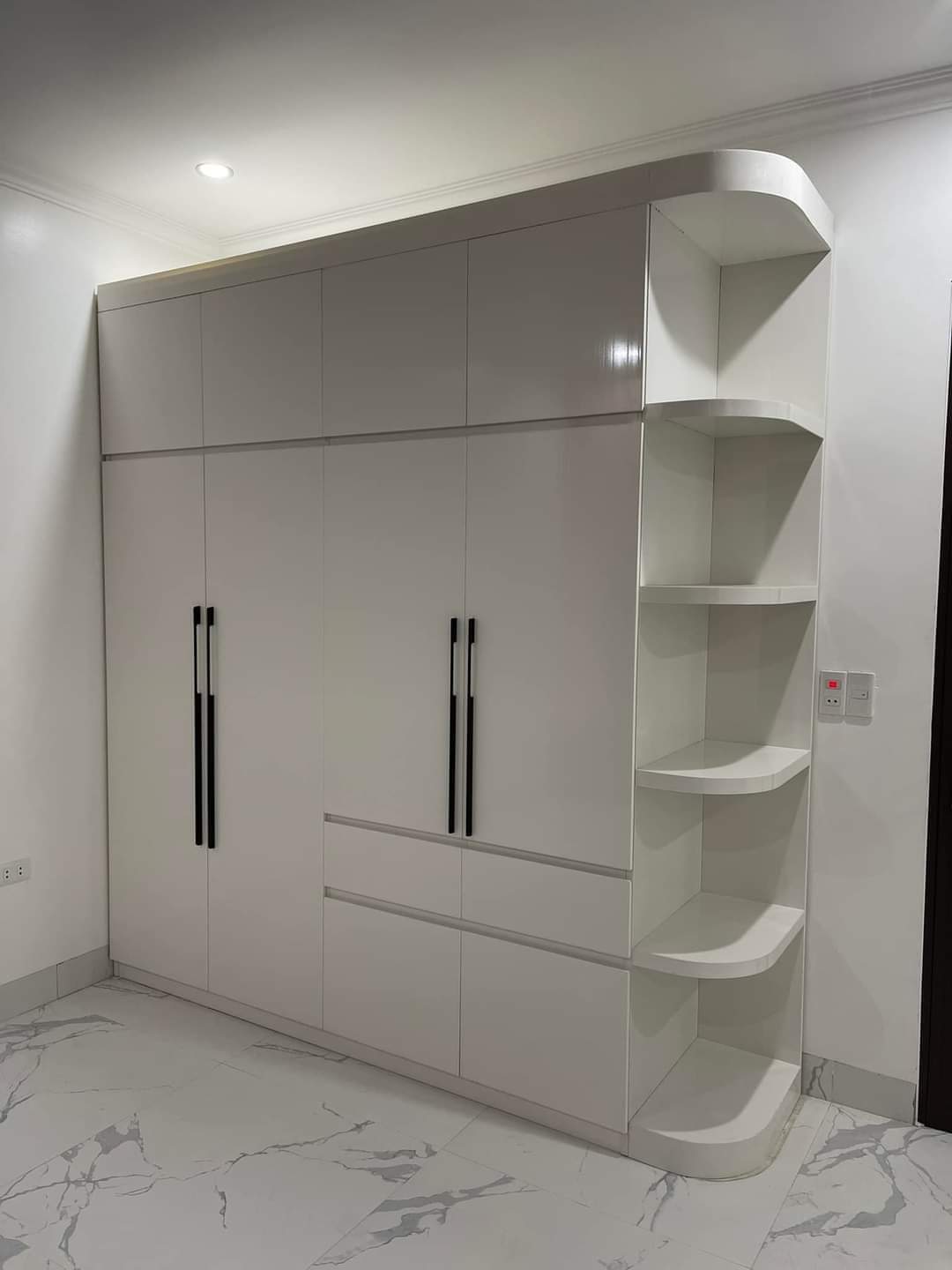 Lợi ích khi chọn đơn vị thi công tủ quần áo nhựa ở Thuận An Bình Dương